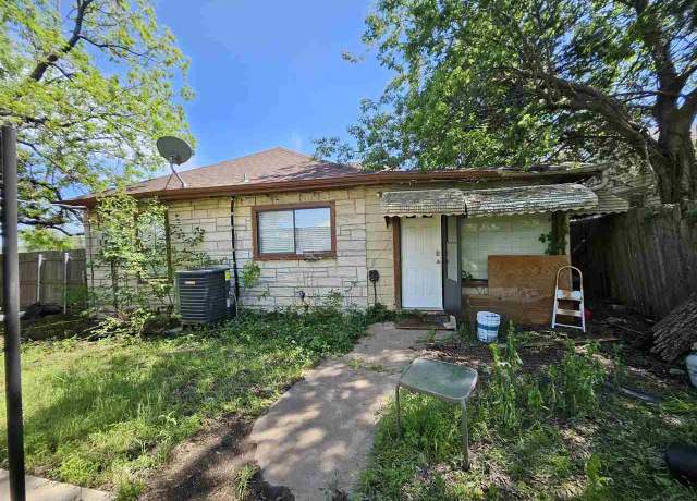 Property at 1601 SW A Ave, Lawton, OK 73501, 2 beds, 1 bath