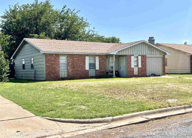 Property at 612 Briarwood Ln, Frederick, OK 73542, 3 beds, 1 bath