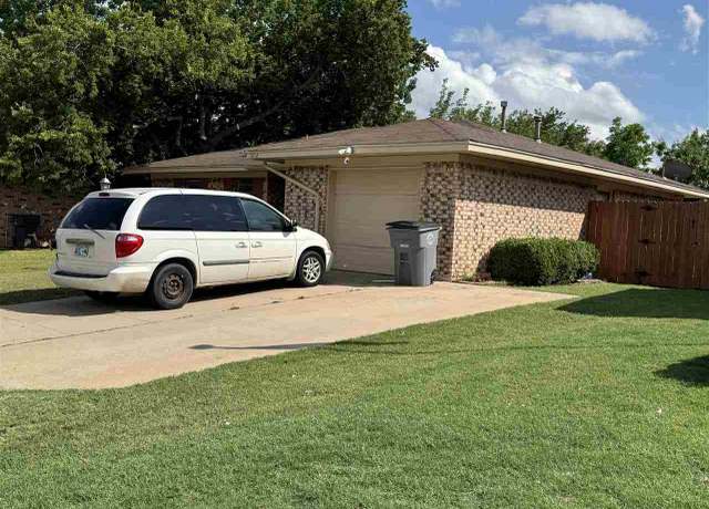 Property at 5712 NW Chestnut Ln, Lawton, OK 73505, 3 beds, 1.5 baths