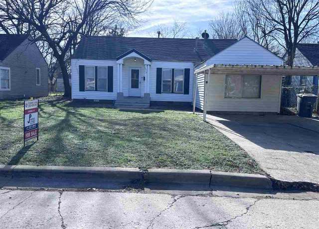 Property at 1710 NW Kinyon Ave, Lawton, OK 73507, 3 beds, 2 baths