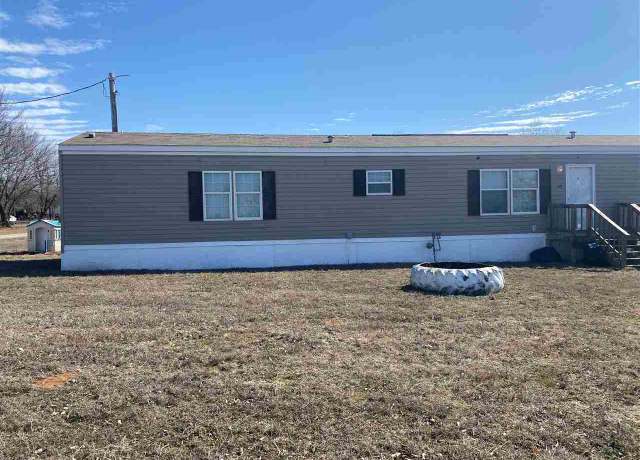 Property at 320 Lakeview Ave, Apache, OK 73006, 3 beds, 2 baths