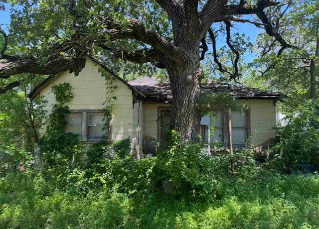 Property at 105 N Sheridan St, Medicine Park, OK
