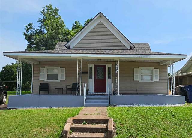 Property at 925 W Minnesota Ave, Chickasha, OK 73018, 4 beds, 2 baths