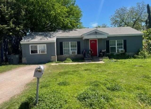 Property at 204 SW 24th St, Lawton, OK 73505, 2 beds, 1 bath