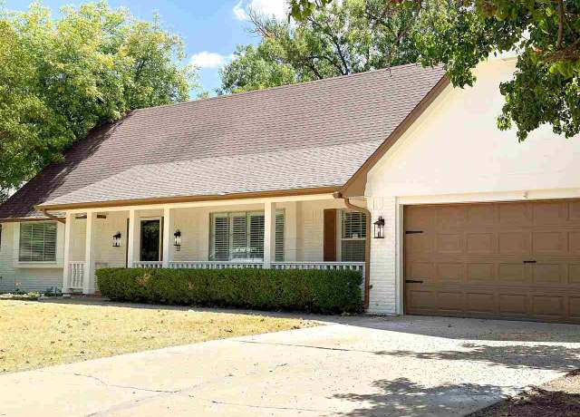 Property at 7518 NW Stonegate Dr, Lawton, OK 73505, 4 beds, 2.5 baths