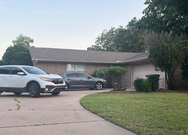 Property at 7002 NW Kingsbury Ave, Lawton, OK 73505, 3 beds, 2 baths
