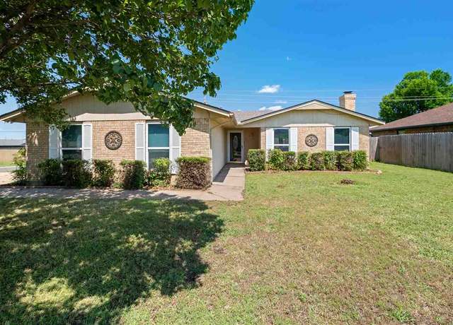 Property at 1621 NW 76th St, Lawton, OK 73505, 3 beds, 2 baths