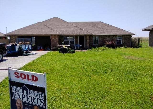 Property at 114 Arapaho St, Geronimo, OK 73543, 4 beds, 2 baths