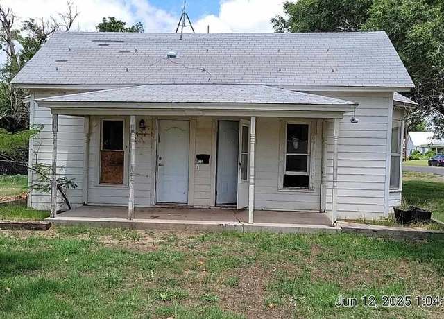 Property at 623 10th St, Snyder, OK 73566, 2 beds, 2 baths