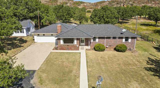 Photo of 393 E Lake Dr, Medicine Park, OK 73557