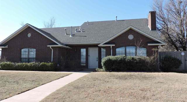 Photo of 706 NW Micklegate Blvd, Lawton, OK 73505