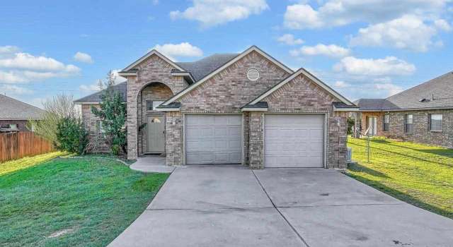 Photo of 311 SE Camelot Dr, Lawton, OK 73501