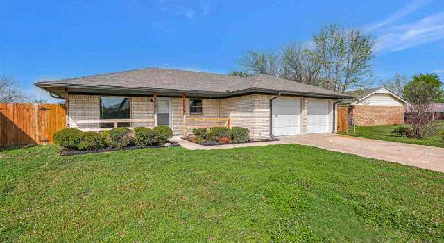 Photo of 403 SE Sungate Blvd, Lawton, OK 73501