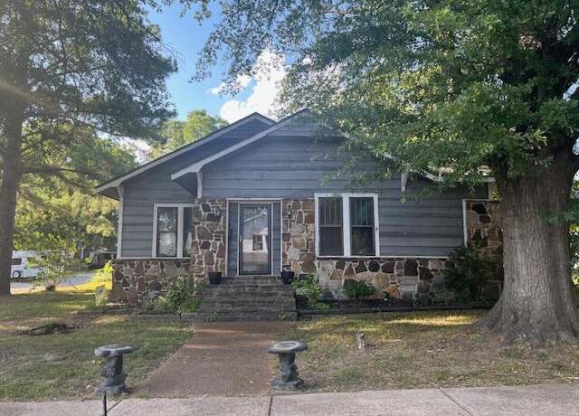 Property at 519 S Broad, Batesville, AR 72501, 3 beds, 1.75 baths