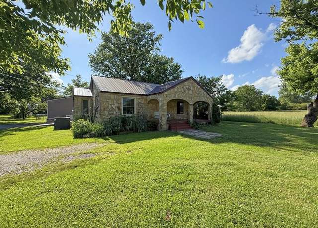 Property at 572 Main St, Pleasant Plains, AR 72568, 3 beds, 2 baths