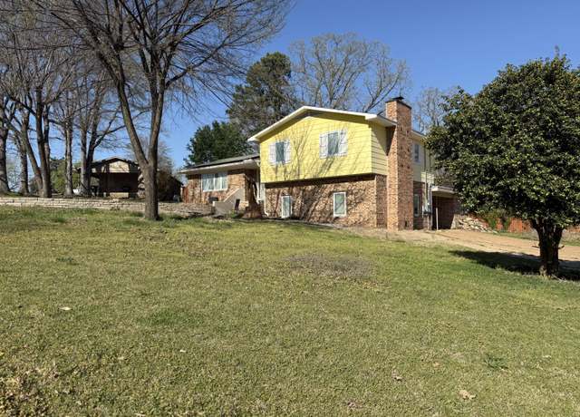 Property at 1225 Dogwood Dr, Batesville, AR 72501, 3 beds, 2.5 baths