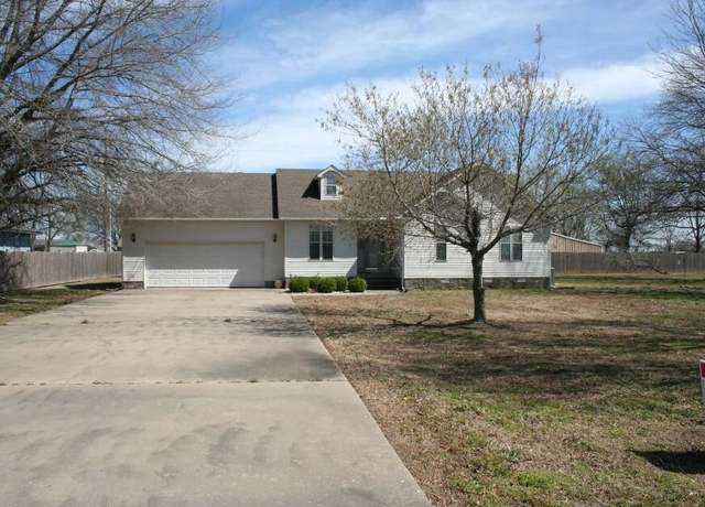 Property at 2603 SE Front St, Hoxie, AR 72433, 3 beds, 2 baths