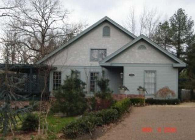 Property at 1410 Dogwood Dr, Batesville, AR 72501, 2 beds, 2 baths