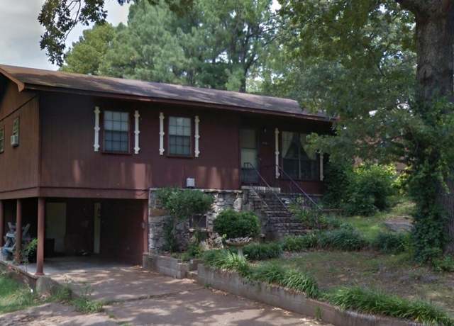 Property at 2135 Porter St, Batesville, AR 72501, 3 beds, 2 baths