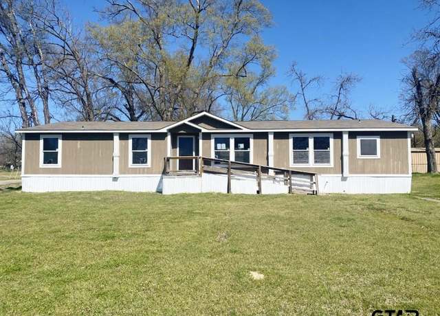 Property at 305 W 3rd St, Omaha, TX 75571, 5 beds, 3 baths