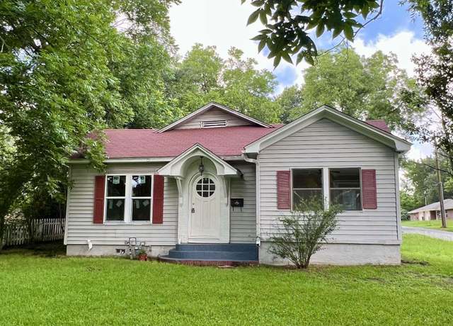 Property at 702 W Kilpatrick St, Mineola, TX 75773, 4 beds, 3 baths