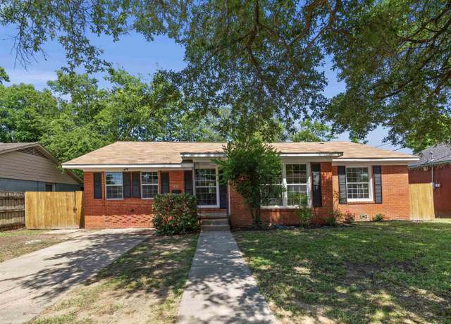 Property at 912 S Palmer Ave, Tyler, TX 75701, 4 beds, 2 baths