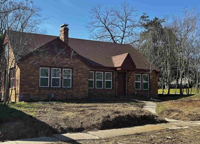 Property at 179 N Commerce St, Frankston, TX 75763, 3 beds, 2 baths