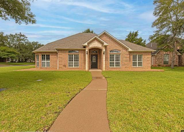 Property at 1868 Tall Timber Dr, Tyler, TX 75703, 3 beds, 2.5 baths