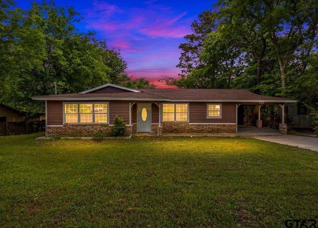 Property at 1912 W Oakwood St, Tyler, TX 75702, 3 beds, 1.5 baths