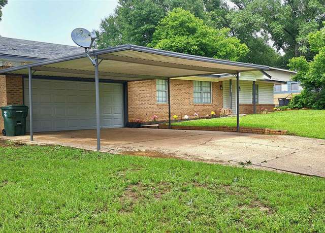 Property at 2700 Brentwood Dr, Tyler, TX 75701, 3 beds, 2 baths