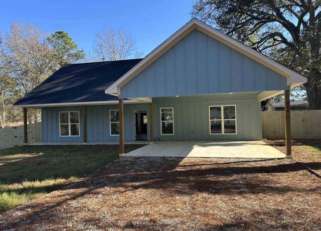 Property at 802 East Side Dr, Quitman, TX 75783, 3 beds, 2 baths