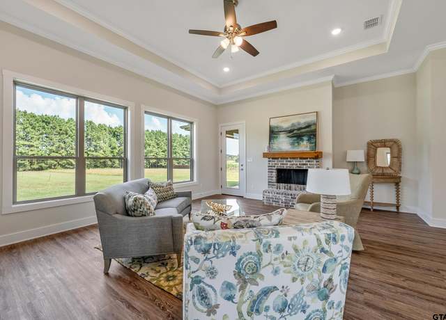 Property at 15055 High Country Acres Ln, Tyler, TX 75706, 3 beds, 2 baths