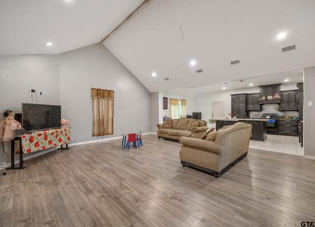 Property at 11196 Cr 35, Tyler, TX 75706, 5 beds, 3 baths
