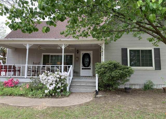 Property at 210 S Post Oak St, Winnsboro, TX 75494, 3 beds, 2 baths
