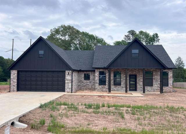Property at 127 Big Oaks Rd, Kilgore, TX 75662, 3 beds, 2 baths