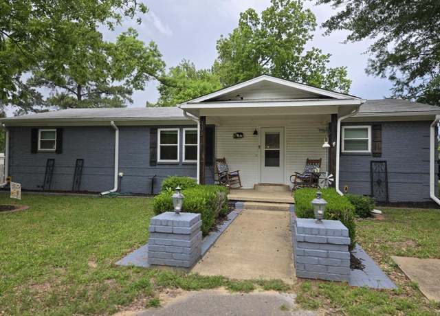 Property at 403 Kennedy St, Lindale, TX 75771, 3 beds, 2 baths