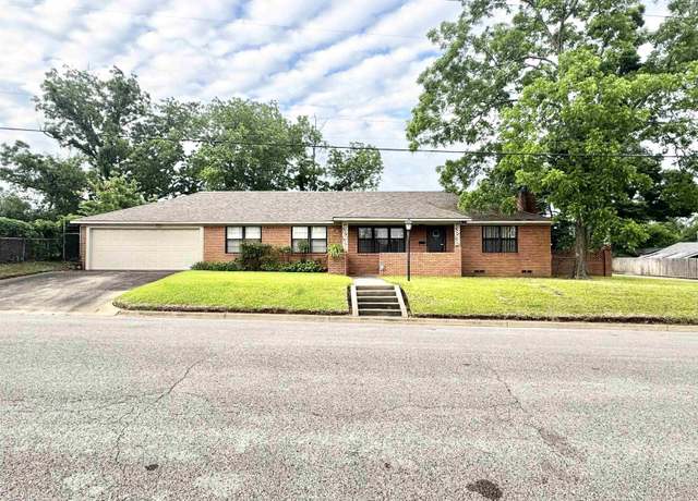 Property at 1115 Sunset Ave, Jacksonville, TX 75766, 4 beds, 5.5 baths