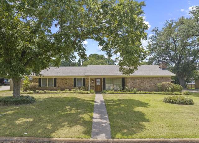 Property at 909 Elizabeth St, Gilmer, TX 75644, 3 beds, 2 baths