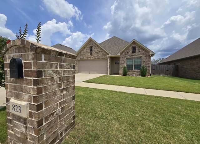 Property at 823 Lindsey Ln, Whitehouse, TX 75791, 3 beds, 2 baths