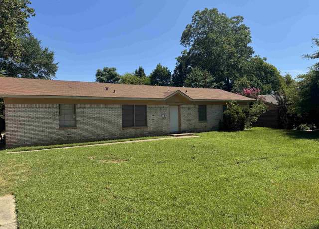 Property at 2318 Mckenzie Dr, Tyler, TX 75701, 3 beds, 2 baths