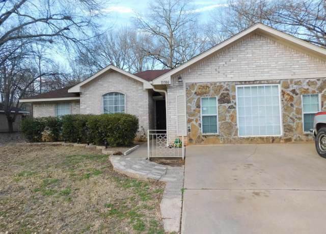 Property at 15580 Brittain Ct, Lindale, TX 75771, 3 beds, 2 baths