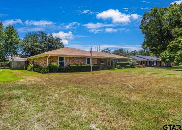 Property at 406 Brookwood Dr, Mount Pleasant, TX 75455, 3 beds, 2 baths