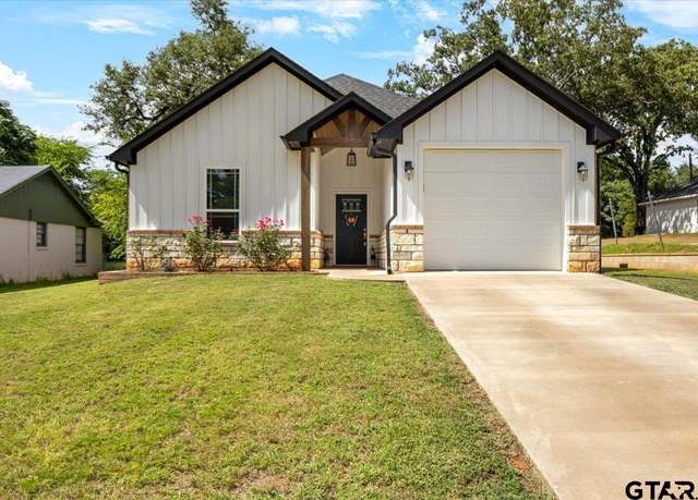 Property at 1428 Travis St, Tyler, TX 75701, 3 beds, 2 baths