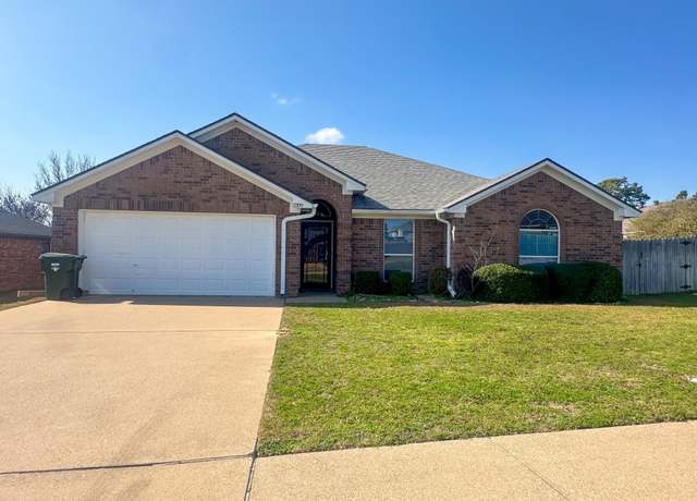 Property at 5709 Mustang Trl, Tyler, TX 75707, 4 beds, 2 baths