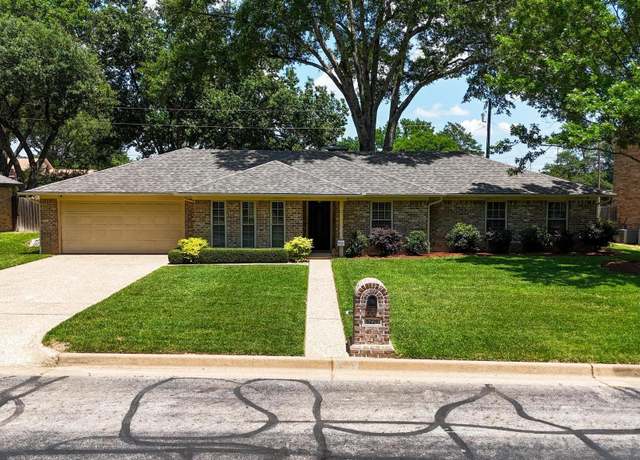 Property at 6220 Huntington Dr, Tyler, TX 75703, 3 beds, 2 baths