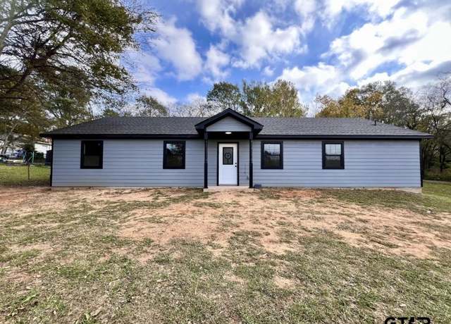 Property at 1300 Sledge St, Marshall, TX 75670, 3 beds, 2 baths