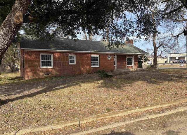 Property at 102 Front St, Overton, TX 75684, 3 beds, 1 bath