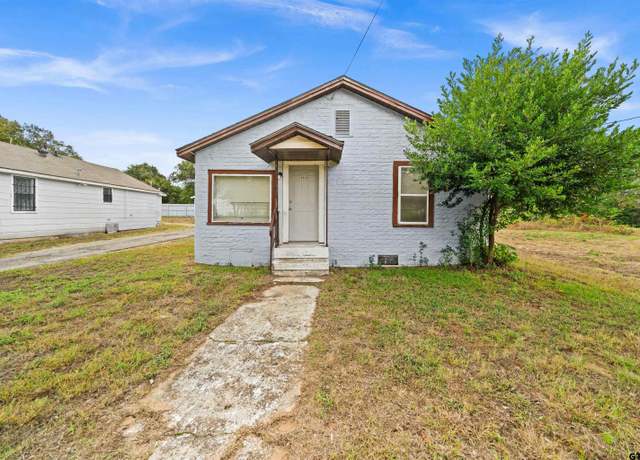 Property at 2030 W Jackson St, Tyler, TX 75701, 3 beds, 2 baths
