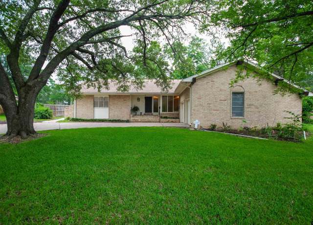 Property at 903 Kelly St, Jacksonville, TX 75766, 3 beds, 2 baths
