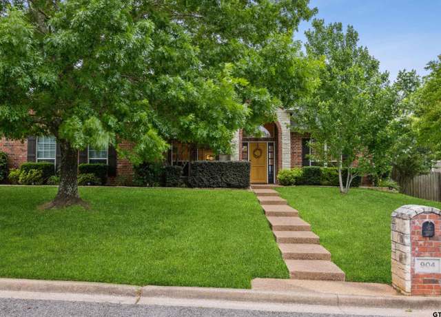 Property at 904 Wellington Ln, Athens, TX 75751, 3 beds, 2 baths